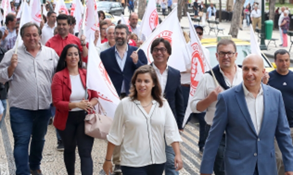 Sara Cerdas em arruada no Funchal destaca importância de votar nas eleições europeias e de combater a abstenção