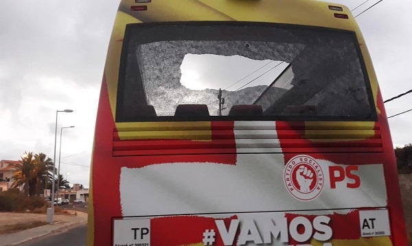 Autocarro da candidatura às Eleições Regionais vandalizado no Porto Santo