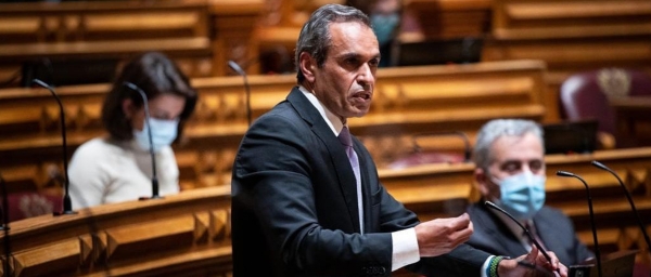 Solução para a Groundforce é resposta temporária, diz Carlos Pereira