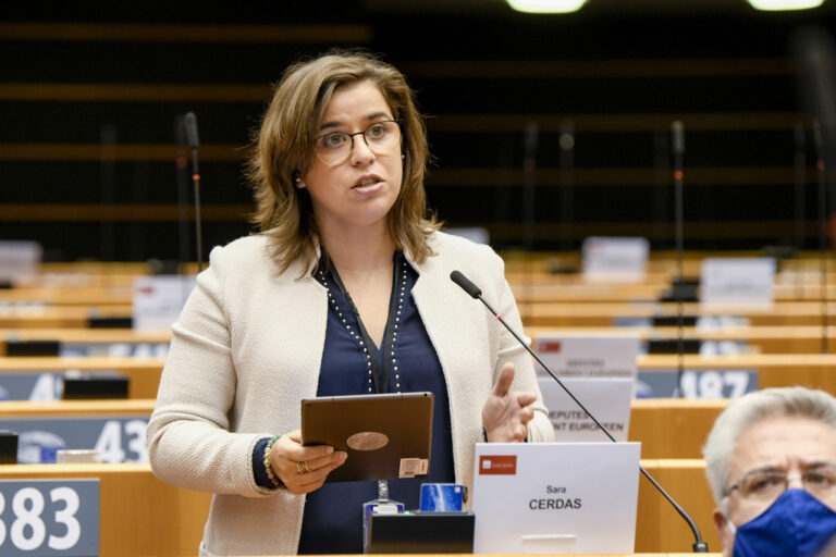 Sara Cerdas defende reforço da Agência Europeia de Medicamentos