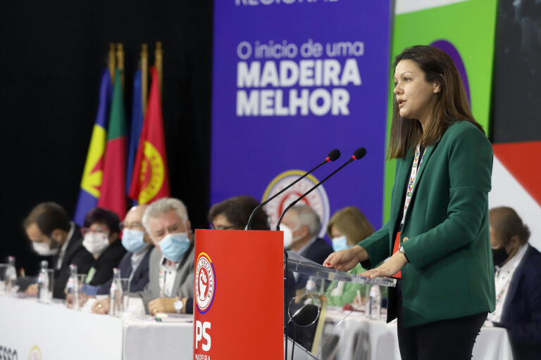 “É preciso desmontar a forma pequena de fazer política do PSD”, vinca Célia Pessegueiro