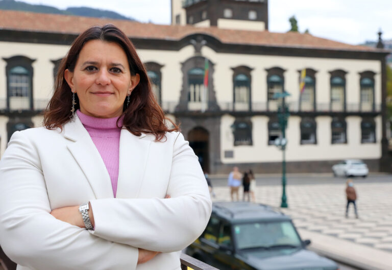 Câmara Municipal do Funchal subverte ideais de Abril