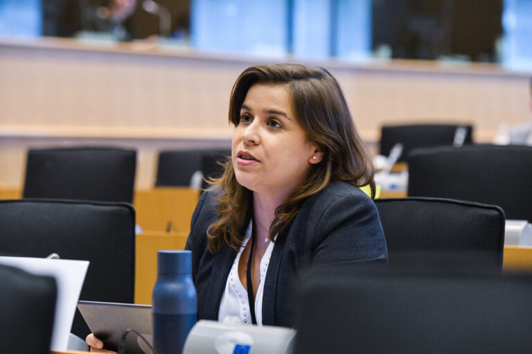 Sara Cerdas alerta Comissão Europeia para financiamento sustentável nas RUP