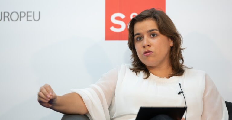 Sara Cerdas alerta para risco do aumento das desigualdades sociais