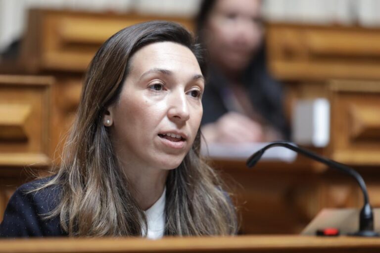 Ministra garante a Marta Freitas que Governo está sensível às dificuldades da UMa
