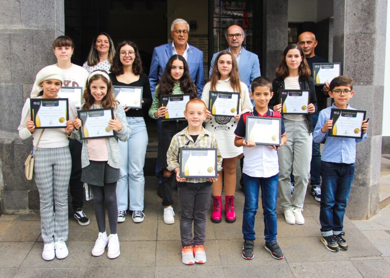 Câmara Municipal atribui prémios de mérito a alunos do Porto Moniz￼
