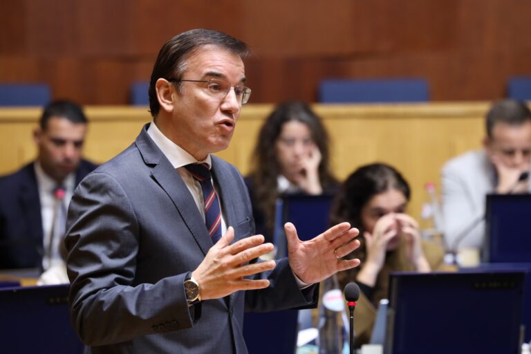 PS chama Jorge Carvalho à Assembleia para prestar esclarecimentos sobre discriminação na Escola Hoteleira