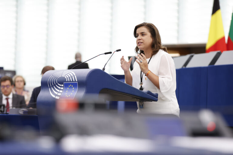 Sara Cerdas desafia Governo Regional a utilizar fundos da UE para melhorar ligação com Porto Santo