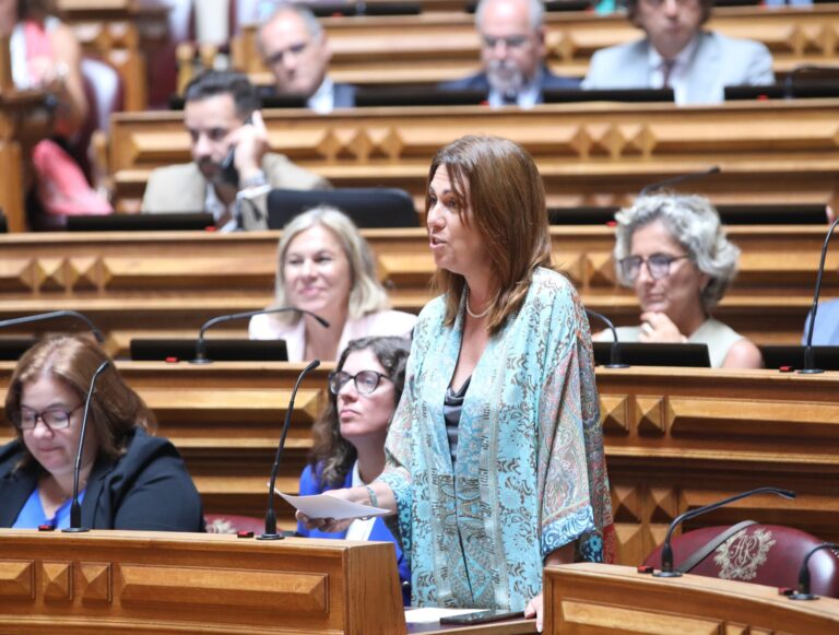 Sofia Canha confronta ministra com as irregularidades nas contas da Segurança Social da Madeira