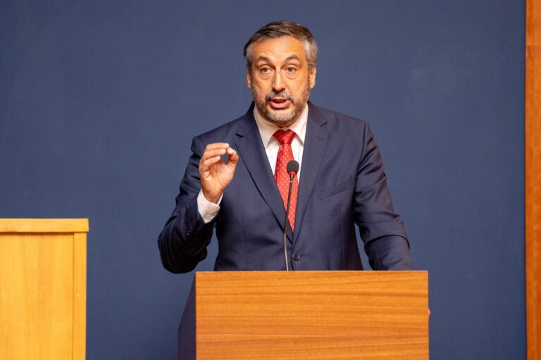 Orçamento “falha na narrativa” e em “dar gás à economia”