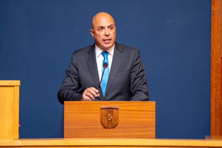 Assembleia subjugada aos jogos partidários do PSD desrespeita o único eurodeputado da Madeira