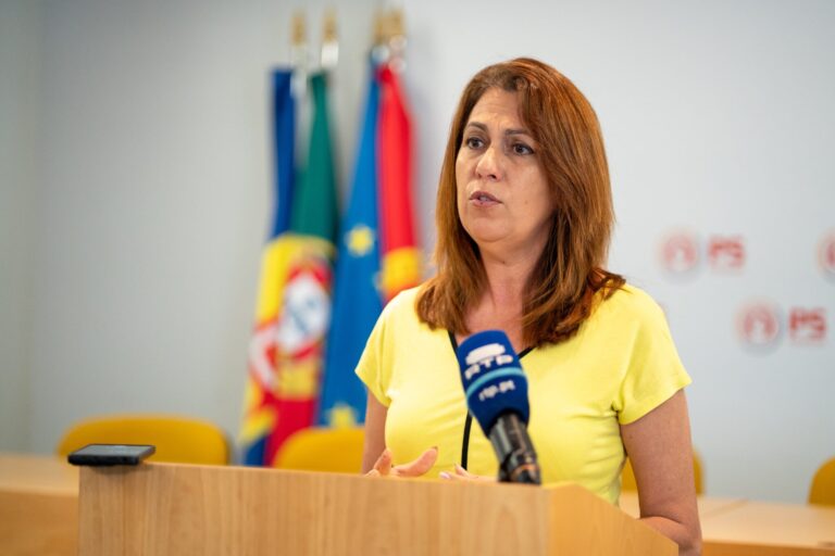 PS defende que despesas com transporte aéreo dos estudantes deslocados sejam dedutíveis no IRS