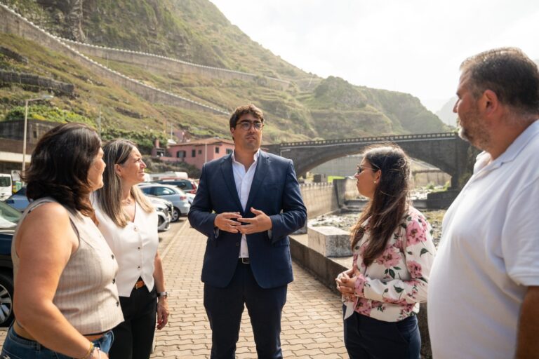 Olavo Câmara promete lançar redes de saneamento básico na Ribeira da Janela e nas Achadas da Cruz