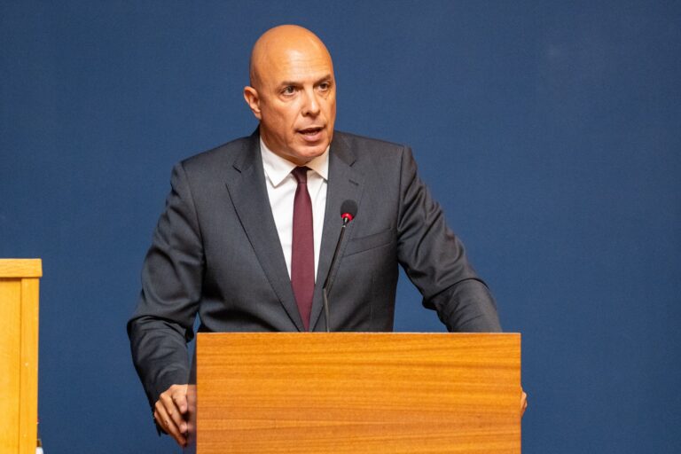 Paulo Cafôfo acusa Miguel Albuquerque de voltar atrás no IRS e de continuar a asfixiar a classe média madeirense