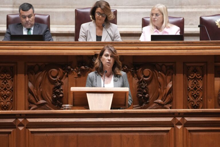 PS propõe pacote de medidas para valorizar profissionais da Educação