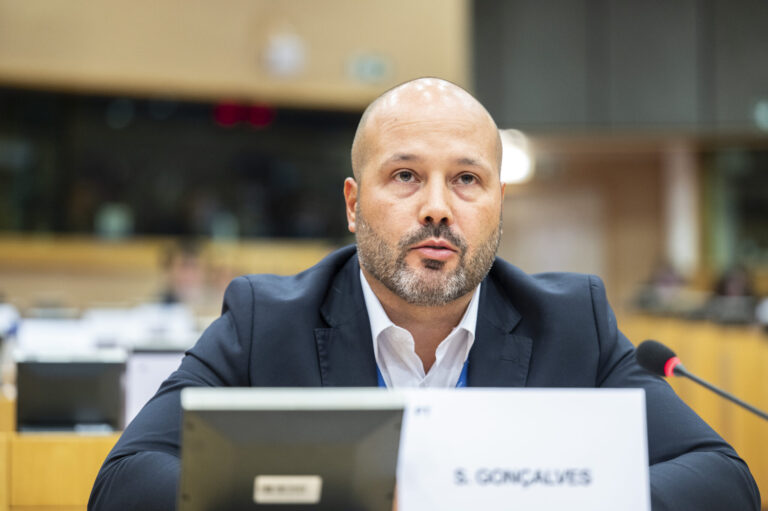 Aprovado relatório negociado por Sérgio Gonçalves sobre renovação da frota pesqueira