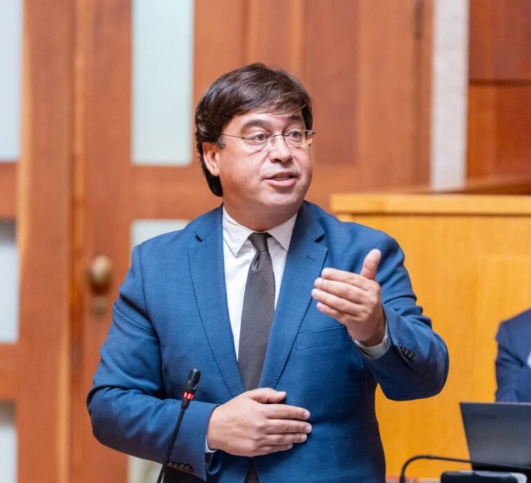 Orçamento corta na Saúde e na Habitação e apaga prioridades do Programa de Governo