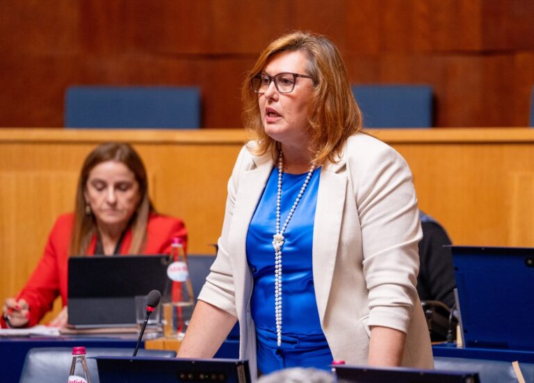 PS questiona secretária da Inclusão sobre falta de transportes para os utentes do CACI