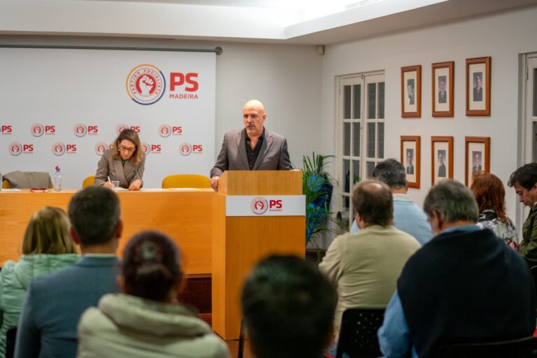 PS abstém-se na votação na generalidade do Orçamento e faz depender decisão final do acolhimento das suas propostas