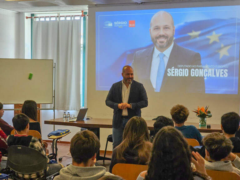 Sérgio Gonçalves leva a Europa à Escola da Calheta