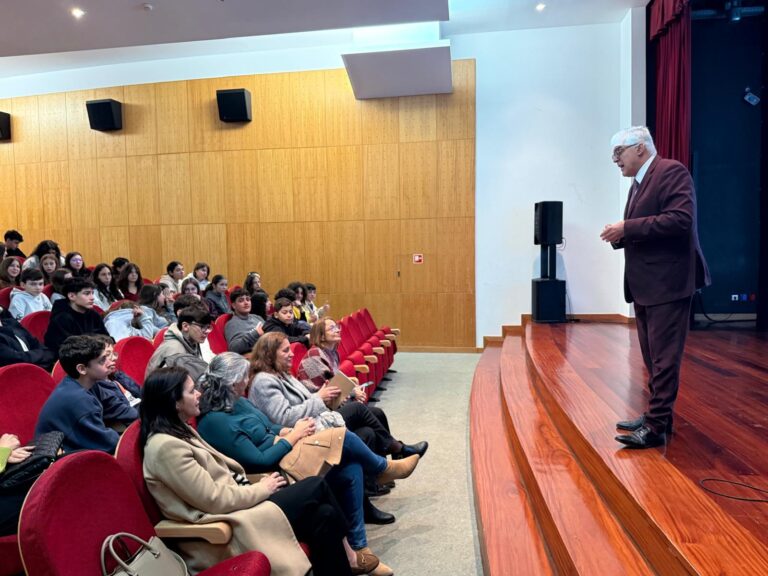 ‘Parlamento dos Jovens’ levou Emanuel Câmara à Ponta do Sol para falar de Literacia Financeira