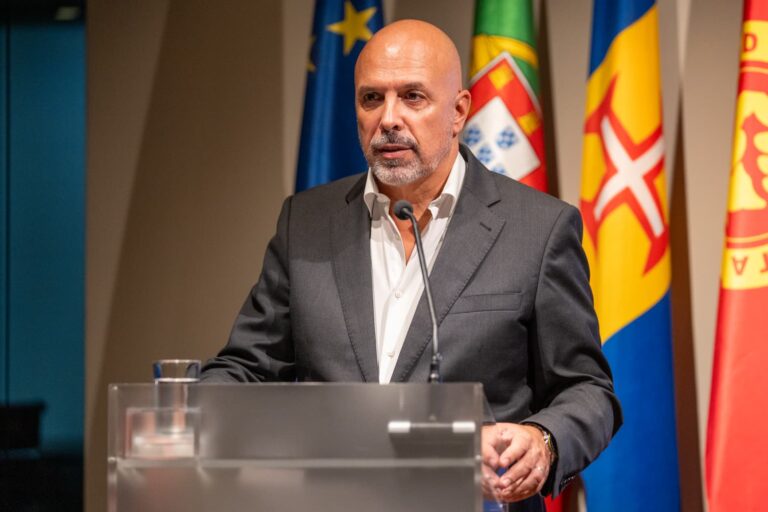 PS protesta contra “manobras do PSD” para atrasar correção do Subsídio de Mobilidade e contra burocracia e atrasos nos reembolsos