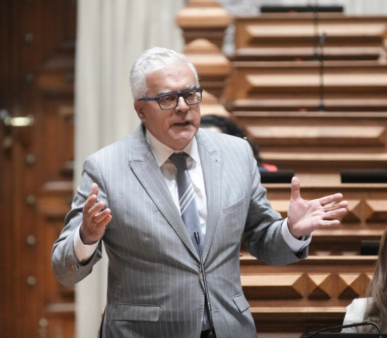 PS quer mais apoio à comunidade portuguesa na Venezuela e maior esforço do Estado para a libertação dos presos políticos